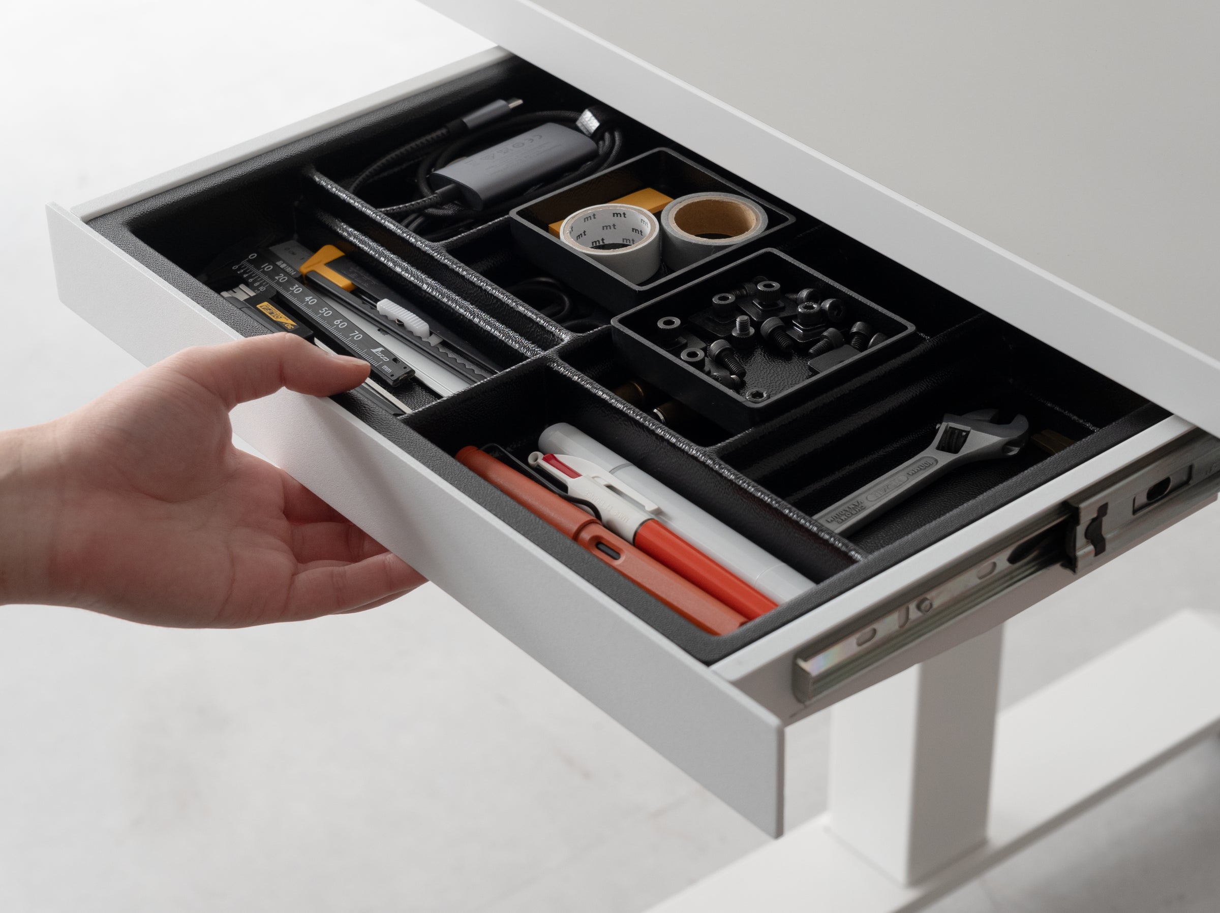 PREDUCTS:デスク裏5cmを収納にする、薄型引き出し「Drawer Mini 2